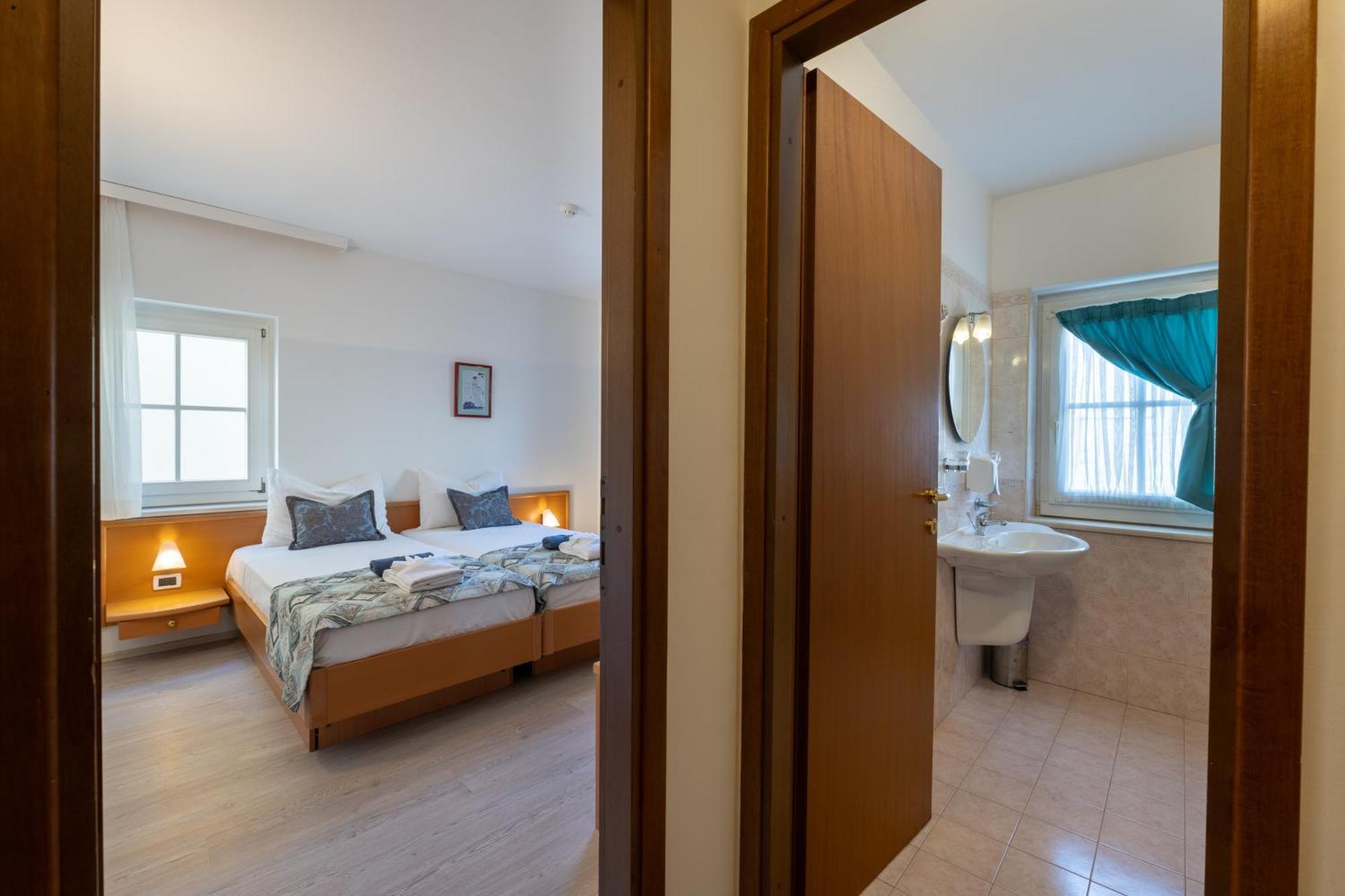 Villa Fontana Trogir Eksteriør billede